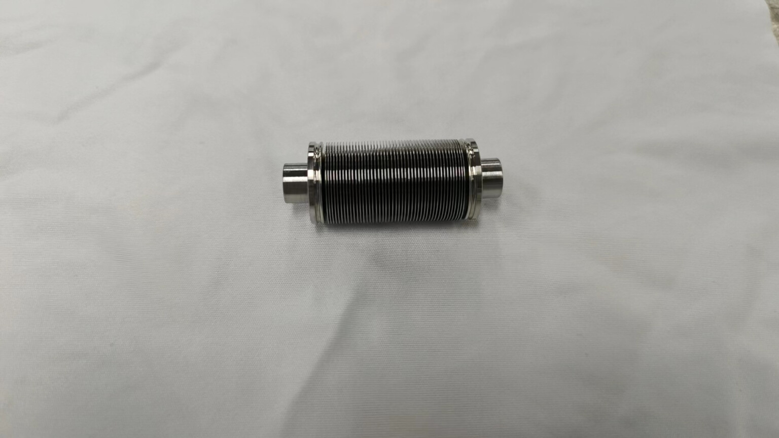Edge welded bellows flange connection
